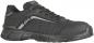 Preview: Der Schuh ist ein sportlicher, schwarzer Sneaker mit einer strukturierten Oberfläche. Er hat eine flache, rutschfeste Sohle und graue Details am Obermaterial sowie Schnürsenkel.