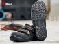 Preview: Das Bild zeigt ein Paar schwarze Sicherheitsschuhe mit einer rutschfesten Sohle. Die Schuhe haben breite Riemen über dem Fuß und sind für den Einsatz in einer industriellen Umgebung geeignet.