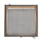 Preview: Das Bild zeigt einen quadratischen Holzrahmen mit einem feinen, grauen Metallgitter in der Mitte. Der Rahmen hat eine einfache, rustikale Ausführung. An einer Seite ist ein kleines Band angebracht.