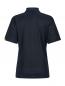 Preview: Das Bild zeigt ein schwarzes Poloshirt aus einem leichten Stoff. Es hat einen klassischen Kragen und kurze Ärmel. Die Rückseite ist schlicht mit feinen strukturierten Linien.
