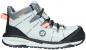 Preview: Der Schuh ist ein sportlicher, halbhoher Outdoor-Schuh mit einer hellblauen, wasserabweisenden Oberfläche. Er hat schwarze und orangefarbene Details sowie eine griffige Sohle.