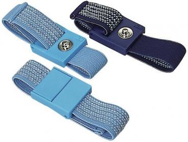 Das Bild zeigt einen blauen, elastischen Armband mit einem stabilen Kunststoffverschluss. Nebenan ist eine vergrößerte Darstellung des Verschlusses zu sehen, der einfach zu bedienen ist.