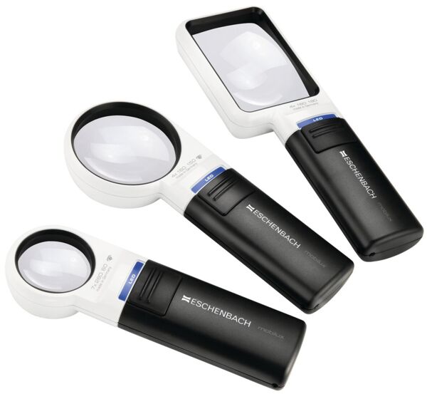 The image shows a handy reading device with a large, round glass lens and a gray, rectangular casing. On the top, there is a blue button and the inscription 