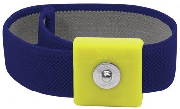 Das Bild zeigt ein armbandförmiges Objekt. Es ist aus blauem, strukturiertem Material und hat einen gelben Verschluss mit einem Metallknopf in der Mitte.