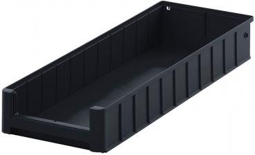 Das Bild zeigt eine schmale, rechteckige, schwarze Aufbewahrungsbox aus Kunststoff. Sie hat hohe Wände, eine glatte Innenfläche und ist an einem Ende leichtabbrufbar.