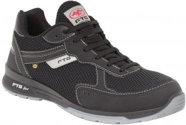 The shoe is a sporty, black sneaker with breathable mesh upper. It has light laces, a non-slip sole, and a gray rubber sole with a light tread.
