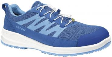 Der Schuh ist ein leichter, blauer Sportschuh mit einer atmungsaktiven Oberseite. Er hat eine gepolsterte Sohle und praktische Schnürsenkel. Die Zehenkappe ist verstärkt.