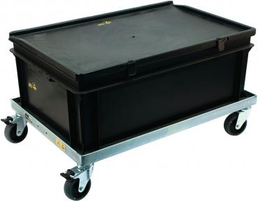 Das Bild zeigt eine rechteckige, schwarze Aufbewahrungsbox mit Deckel, die auf einem Metallgestell mit vier Rädern steht. Die Box ist robust und zum Transport gedacht.