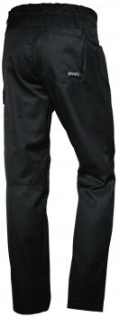 Das Bild zeigt die Rückansicht einer schwarzen Hose. Sie hat einen elastischen Bund, eine Gesäßtasche und ein Logo auf dem rechten Oberschenkel. Die Hose ist gerade geschnitten.