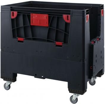 Das Bild zeigt eine schwarze Kunststoffbox auf Rollen. Sie hat rote Details und eine Öffnung für Etiketten. Die Box ist stabil und eignet sich zum Transport oder zur Aufbewahrung.