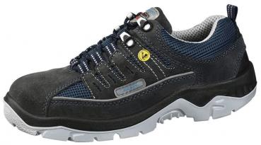 Der Schuh ist ein dunkler Trekking- oder Sportschuh mit einer flexiblen, hellen Sohle. Er hat ein Netzoberteil für Atmungsaktivität und ist mit Schnürsenkeln und verstärkten Ösen ausgestattet.