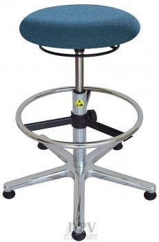 The stool has a round, padded seat in blue and an adjustable height. Its base is made of shiny metal with five casters and a round foot ring.
