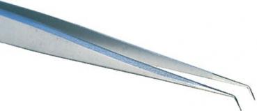Das Bild zeigt eine Schere aus Metall mit langen, schmalen Spitzen, die sich zum Greifen und Manipulieren kleiner Objekte eignen. Sie sind glänzend und leicht gebogen.