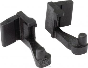 Das Bild zeigt zwei schwarze Kunststoffteile, die symmetrisch geformt sind. Jedes Teil hat eine flache obere Fläche und einen kurzen, geraden Stift. Sie könnten Teil eines Mechanismus oder einer Halterung sein.