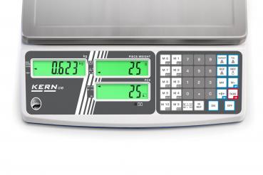 Das Bild zeigt eine digitale Waage mit grün leuchtendem Display. Links steht das Gewicht (0,623 kg), rechts sind Tasten für Einstellungen und das KERN-Logo ist sichtbar.