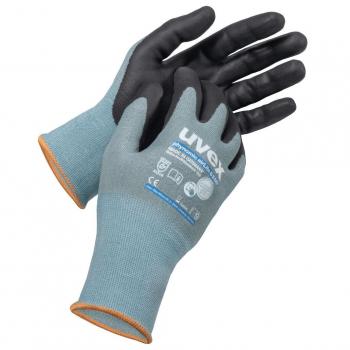 Das Bild zeigt ein Paar Handschuhe. Die Handschuhe sind grau mit einem schwarzen Griffbereich und einem orangen Rand an der Manschette. Sie sind für Arbeitsschutz konzipiert.