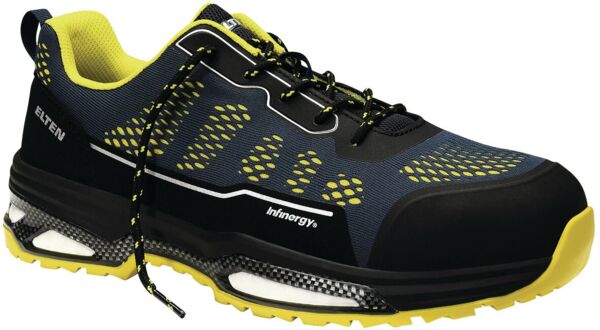 Der Schuh ist schwarz mit grauen und weißen Akzenten. Er hat ein modernes Design, eine gepolsterte Sohle und viele kleine Löcher für Belüftung. Die Schnürsenkel sind schwarz.