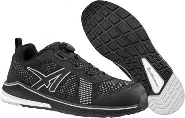 Das Bild zeigt einen schwarzen Sportschuh mit atmungsaktivem Netzmaterial. Er hat eine auffällige Schnellschnürung und eine rutschfeste, strukturierte Sohle. Die Sohle ist zweifarbig, schwarz und weiß.