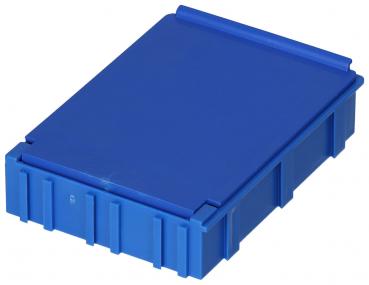 Das Bild zeigt eine rechteckige, blaue Kunststoffbox mit einem Deckel. Die Box hat eine glatte Oberfläche und rillenartige Strukturen an den Seiten. Sie wirkt stabil und hat abgerundete Ecken.