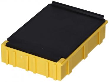 Das Bild zeigt eine rechteckige Box mit einem gelben Kunststoffrahmen und einem schwarzen Deckel. Die Box hat eine strukturierte Oberfläche und ist flach und stabil.