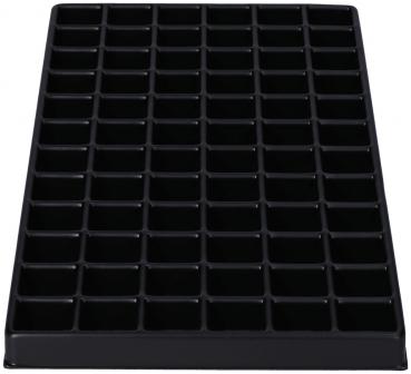 Das Bild zeigt eine rechteckige, schwarze Ablage mit 64 kleinen, gleichmäßigen Fächern. Die Fächer sind in einem Raster angeordnet, um verschiedene Gegenstände zu organisieren.
