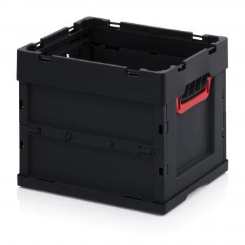 Es handelt sich um eine schwarze Kunststoffbox mit einem roten Griff. Die Box hat eine offene Oberseite und stabile Seitenwände, ideal zum Transport und zur Aufbewahrung von Gegenständen.