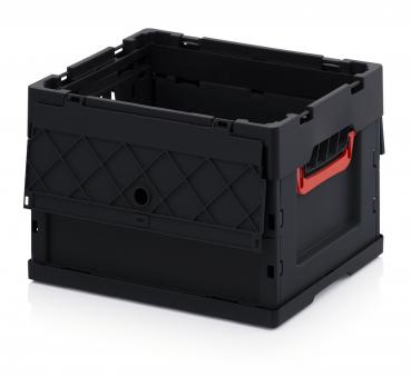 Die Abbildung zeigt eine schwarze Kunststoffbox im Kistenformat. Sie hat eine strukturierte Seitenfläche und einen roten Griff an der Vorderseite. Die Kiste ist offen und hat robuste, geschlossene Wände.
