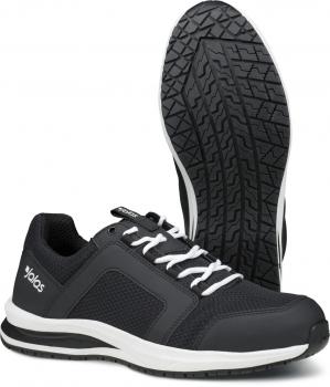 Das Bild zeigt einen schwarzen Sportschuh mit weißer Schnürung und Gehsohle. Der Schuh hat eine gepolsterte Sohle und eine atmungsaktive Struktur. Die Unterseite zeigt ein Profil für besseren Halt.