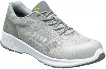 Der Schuh ist ein leichter, orangener Sneaker mit einem atmungsaktiven Obermaterial. Die Sohle ist weiß und bietet eine gute Dämpfung. Die Schnürung ist einfach gehalten.