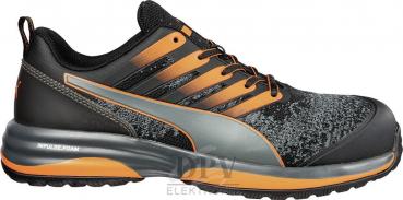 The image shows a sporty shoe in shades of blue and green with gray and white accents. The sole is slightly elevated and cushioned. A logo and an innovation award are visible in the corner.