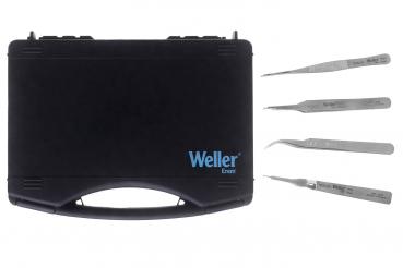 Das Bild zeigt eine schwarze Werkzeugkoffer mit dem Weller-Logo. Daneben liegen vier feine, metallische Pinzetten. Der Koffer hat einen Griff und Scharniere.