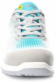 The shoe is sporty, with a light gray and blue color scheme. It has a flat sole, laces, and a breathable surface that contributes to comfort.