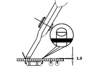 Das Bild zeigt eine technische Zeichnung mit einer langen Linie, die als Arm oder Halterung interpretiert werden kann, sowie einem runden Detail, das sich auf einer unteren Struktur befindet.