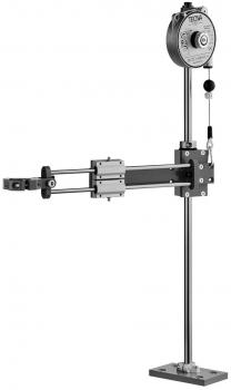 The image shows a mechanical device with a long vertical stand and a rope dispenser attached at the top. A horizontal carriage can be moved along the stand.