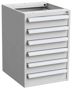 Der Schrank ist grau und rechteckig mit sieben horizontalen, flachen Schubladenfronten. Er hat eine offene Oberseite und eine klare, schlichte Form, ideal für die Aufbewahrung.