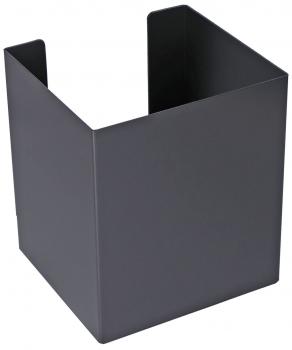 Das Bild zeigt einen quadratischen, offenen Behälter aus mattem, schwarzem Material. Die Seiten sind gerade und die Ecken sind scharf. Er hat keinen Deckel und wirkt schlicht und funktional.