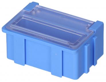 Das Bild zeigt eine kleine rechteckige Box in leuchtendem Blau. Sie hat einen transparenten Deckel und ist an den Seiten leicht eingekerbt. Die Box wirkt stabil und praktisch.