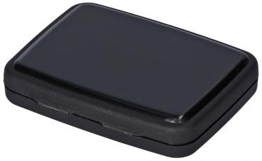 Das Bild zeigt ein flaches, rechteckiges Objekt in Schwarz. Es hat abgerundete Ecken und eine glatte Oberfläche. Es könnte eine kleine Box oder eine Verpackung sein.