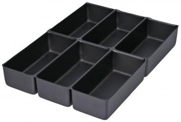 Das Bild zeigt eine schwarze Aufbewahrungsschale, die in sechs rechteckige Fächer unterteilt ist. Die Fächer sind gleich groß und flach, ideal zur Organisation kleiner Gegenstände.