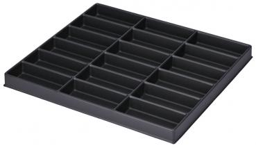 Das Bild zeigt ein schwarzes Tablett mit 16 rechteckigen Fächern, die gleichmäßig angeordnet sind. Es ist flach und dient zur Aufbewahrung oder Organisation von kleinen Gegenständen.