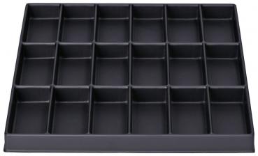 Das Bild zeigt eine schwarze, flache Kunststoffform mit 20 gleichmäßigen, rechteckigen Vertiefungen, angeordnet in einem Raster von 4 Reihen und 5 Spalten.