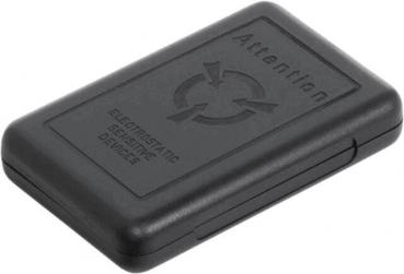 Das Bild zeigt ein schwarzes, rechteckiges Gerät mit einer glatten Oberfläche. Auf der Vorderseite sind die Wörter "Attention" und "Electrostatic Sensitive Devices" eingeprägt, um auf die Sensibilität hinzuweisen.