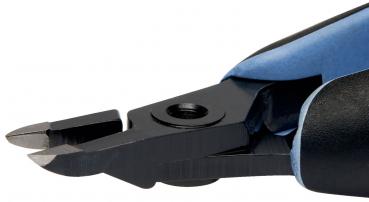 Das Bild zeigt eine Zange mit schwarzen Kühlgriffen und einer blauen Gummibeschichtung. Die Schneiden sind scharf und schließen sich zur Spitze hin, ideal zum Schneiden von Drähten.