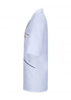 The image shows a white short-sleeved top. It has a straight fit, a classic collar, and a chest pocket outlined with a black line.