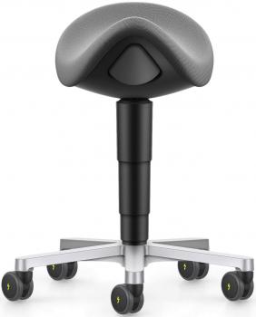 Das Bild zeigt einen ergonomischen Bürostuhl ohne Rückenlehne. Die Sitzfläche ist oval und in Grau, mit einem schwarzen, höhenverstellbaren Säulenständer und fünf beweglichen Rollen.