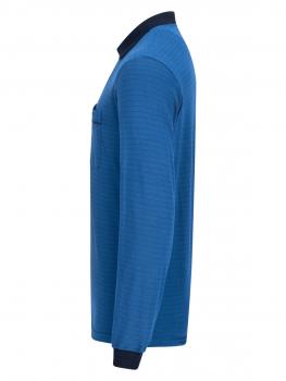 Das Bild zeigt ein langärmliges, blaues Oberteil mit einem schwarzen Kragen. Es hat eine seitliche Ansicht und eine Brusttasche auf der linken Seite. Der Stoff wirkt strukturiert.