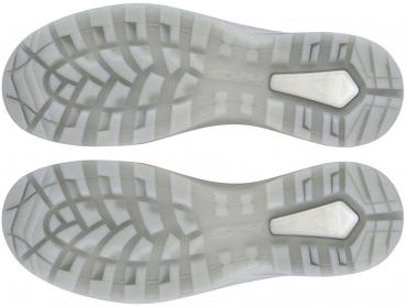 Das Bild zeigt die Sohle eines Schuhs von oben. Sie ist überwiegend hell und transparent mit einem strukturierten Muster, das für besseren Grip sorgt. In der Mitte ist ein markantes Element in Form eines kleinen, hellen Rechtecks.