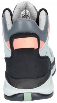 Das Bild zeigt die Rückseite eines Sneakers. Der Schuh hat eine graue Ferse mit einem schwarzen Einsatz und einem orangenen Akzent. Die Sohle ist hell und leicht transparent.