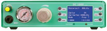 The image shows a green device with a large display and several buttons. On the left is an analog pressure gauge. There are buttons for programming, saving, and selection.