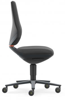 The office chair has an ergonomic, simple shape. The seat is black with a gentle padding. The backrest is slightly curved. It stands on a five-spoke base with casters.